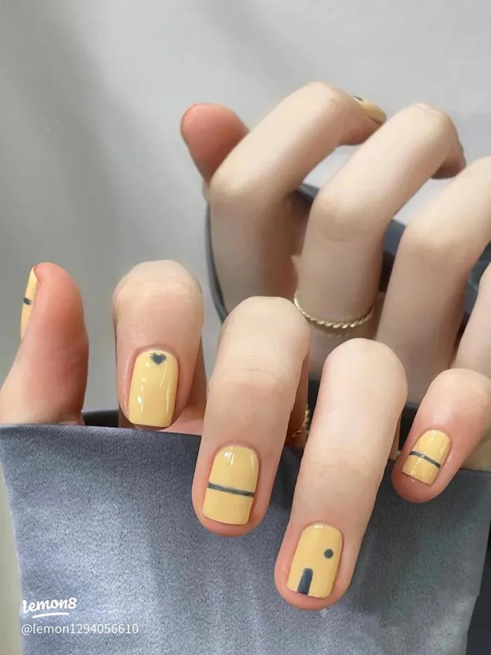 Gợi ý mẫu nail màu vàng pastel siêu sang chảnh, không hề lòe loẹt
