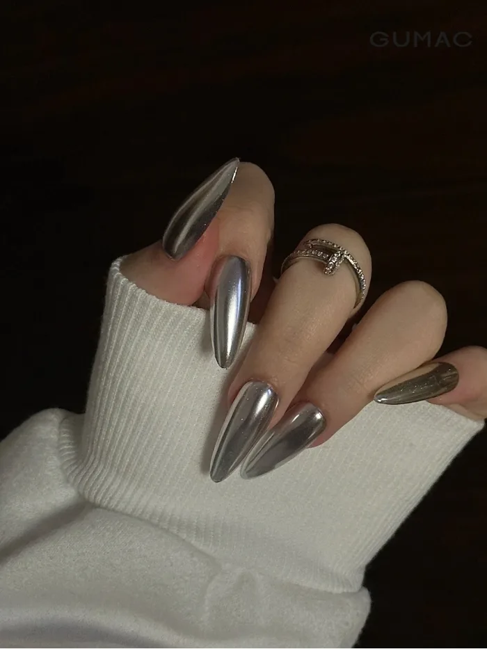 Top những mẫu nail màu xám SANG TRỌNG dẫn đầu xu hướng hiện đại