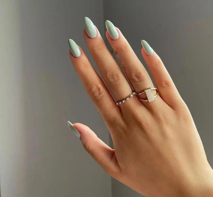 Tăng điểm phong cách nhờ những kiểu nail màu xanh đón hè cực sang tay