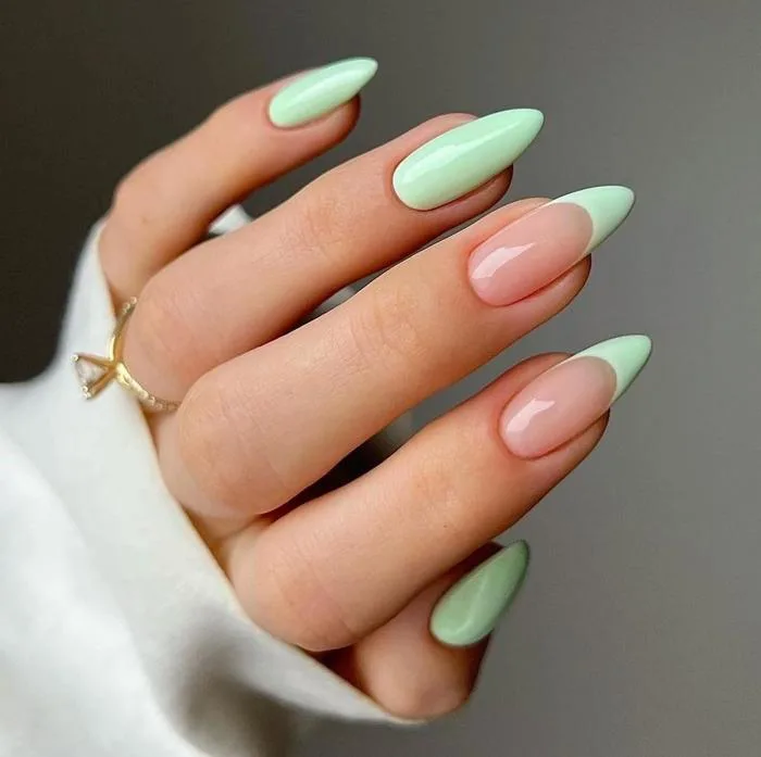 Tăng điểm phong cách nhờ những kiểu nail màu xanh đón hè cực sang tay
