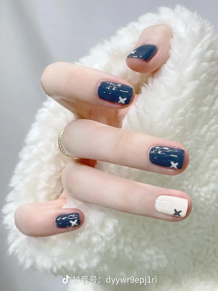 70+ mẫu nail xanh dương đẹp với tông nhẹ nhàng, nữ tính