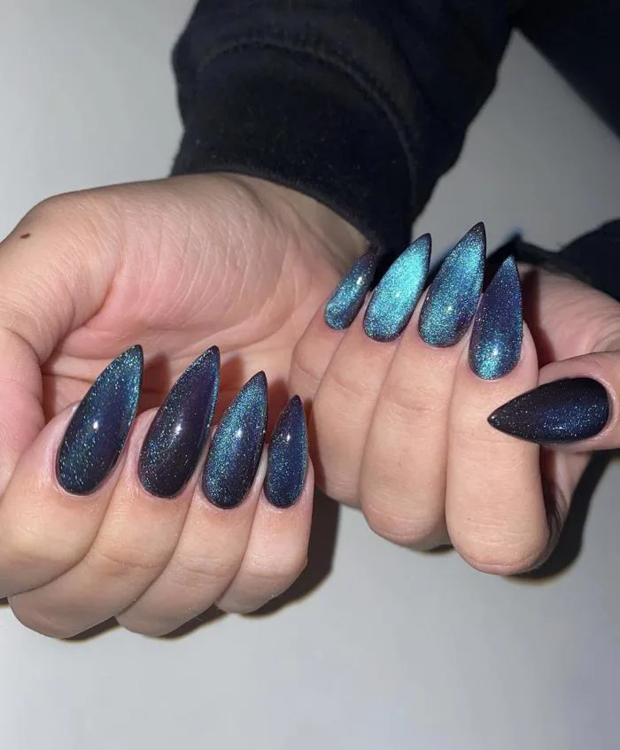 Diện Tết cùng mẫu nail màu xanh dương trẻ trung, ấn tượng