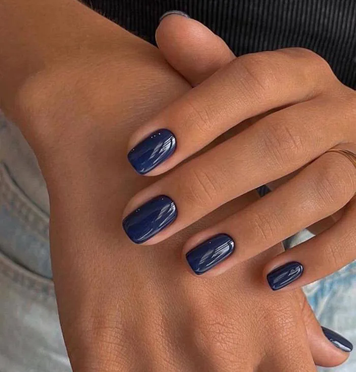 Đang tìm sơn móng tay màu xanh navy giống mấy tấm hình dưới đây hả? :  r/RedditLaqueristas