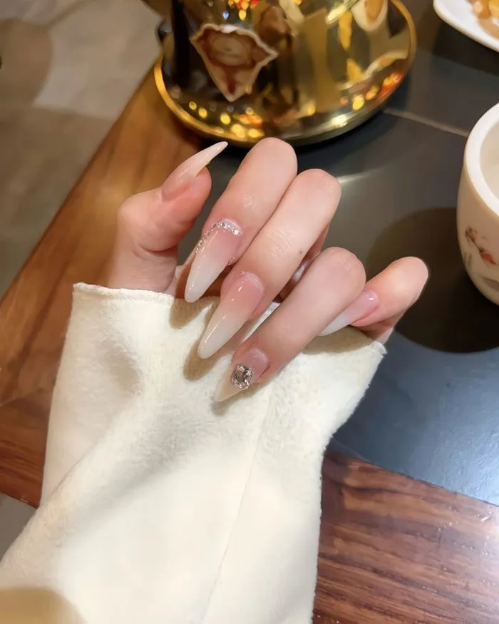 mau-nail-mong-hanh-nhan-1