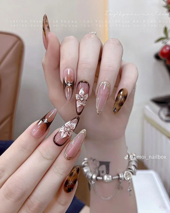 Móng tay dự tiệc | Mẫu phức tạp, Móng hạnh nhân, Nail đẹp