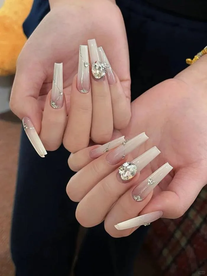 99+ Ý tưởng móng tay hình thang đẹp, nổi bật và sành điệu