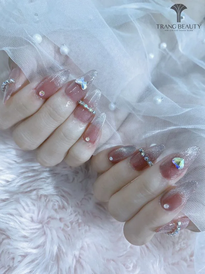Nail Móng Nhọn Sang Chảnh: Tuyển Tập Mẫu Đẹp Cá Tính 2025