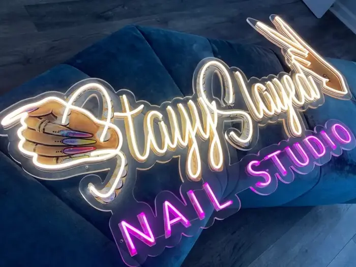 Mẫu LED neon tiệm nail siêu dễ thương thu hút khách