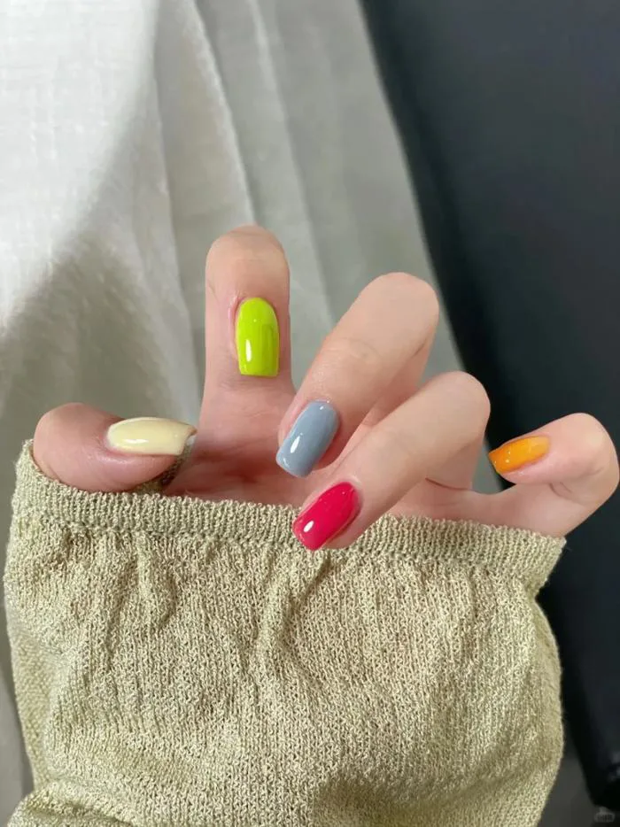 TOP 15 Mẫu Nail Nhiều Màu Cực Chất Cho Nàng Năng Động