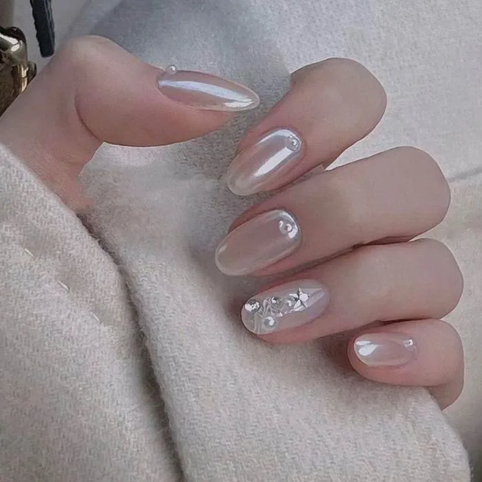 Top 15+ mẫu nail tráng gương ngọc trai đẹp lộng lẫy 2025
