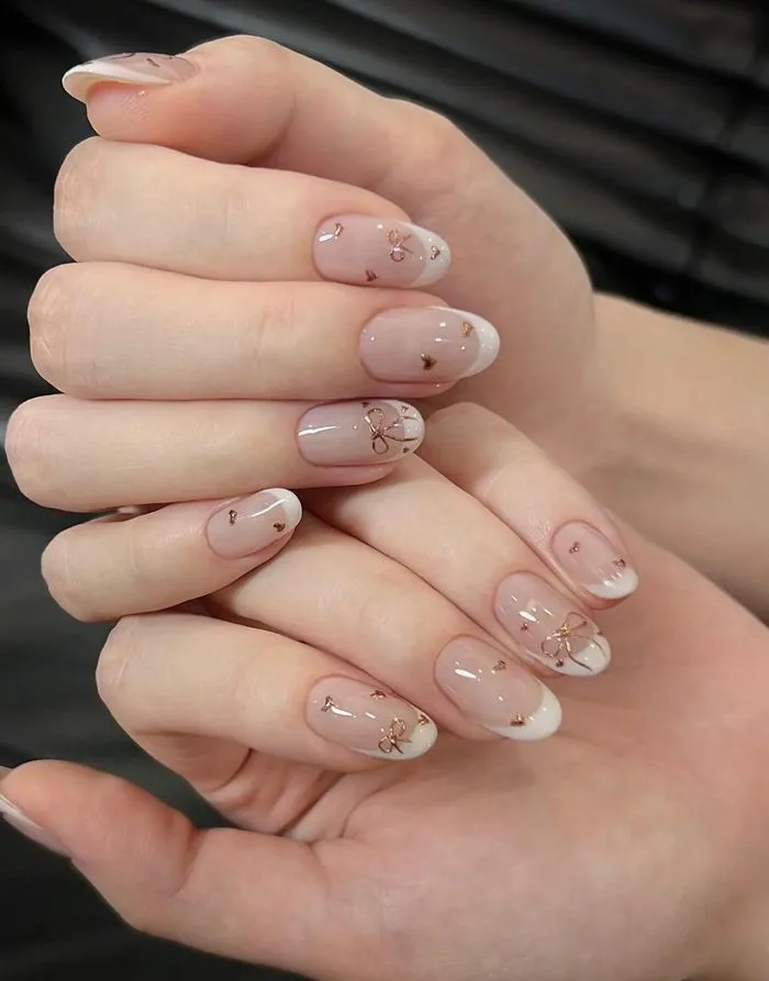 Mẫu nail đẹp nhẹ nhàng phù hợp đi làm – đi chơi được yêu thích hiện nay -  Mỹ phẩm Hồng Nhung