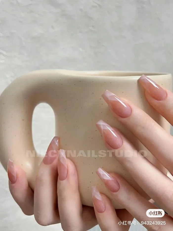 99+ Mẫu nail đơn giản nhẹ nhàng, tôn da cho nàng 2026