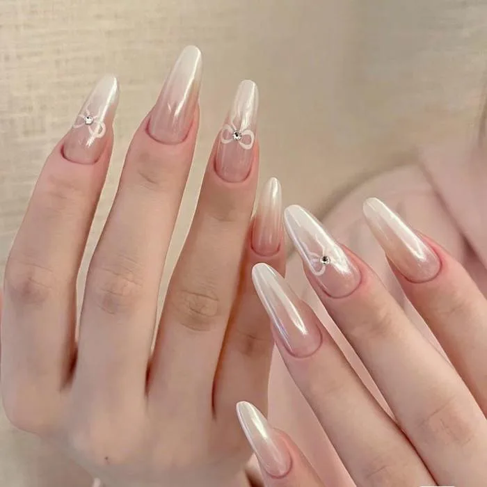 Học Ngay Cách Làm Nail Tráng Gương Vẽ Nơ Để Gây Ấn Tượng Mọi Nơi