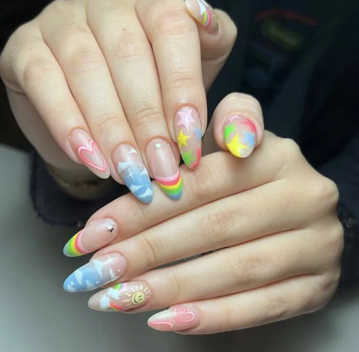Trước thềm Valentine, phái đẹp đua nhau đi làm nail rực rỡ nhiều màu