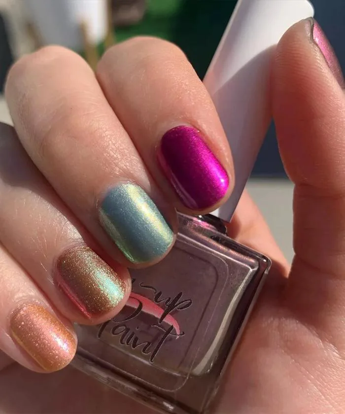 Trước thềm Valentine, phái đẹp đua nhau đi làm nail rực rỡ nhiều màu