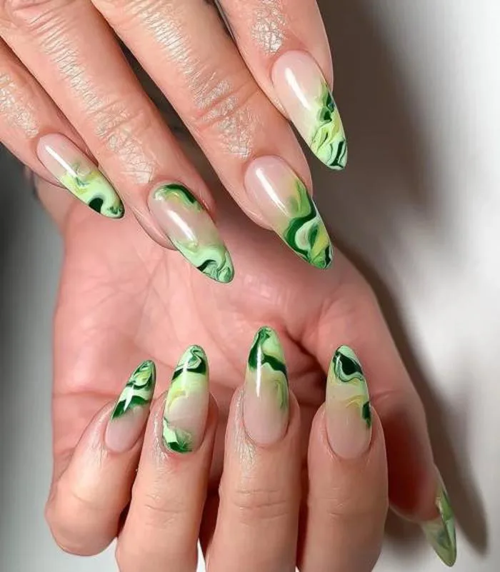 Nail vân đá là công thức làm móng của những quý cô cổ điển ưa phá cách