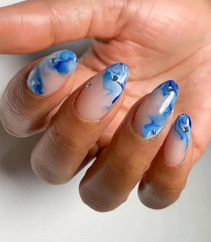 Nail vân đá là công thức làm móng của những quý cô cổ điển ưa phá cách