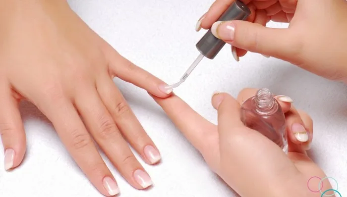 KIẾN THỨC NAIL] LÝ DO BẠN NÊN SỬ DỤNG SƠN NỀN BASE COAT KHI LÀM NAIL WORLD  NAIL SCHOOL