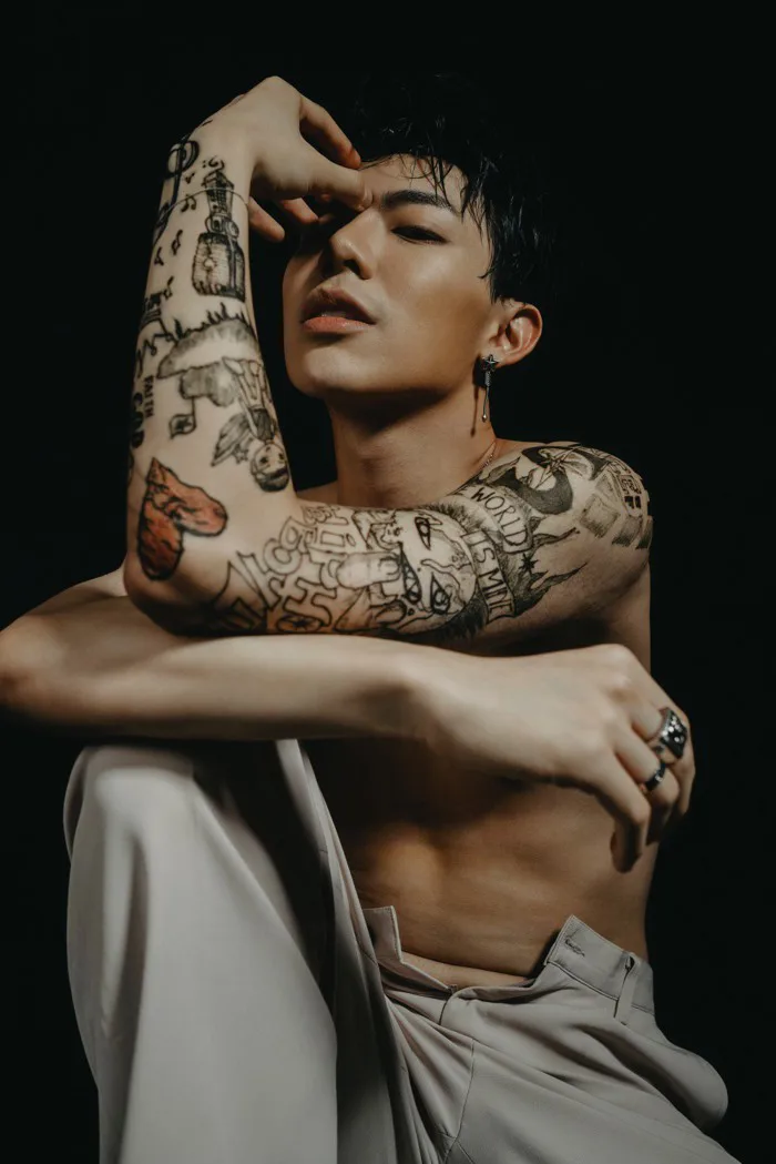 Xuất thần trong một bức ảnh góc nghiêng, người hâm mộ ngỡ Erik là G-Dragon?  - Saostar.vn
