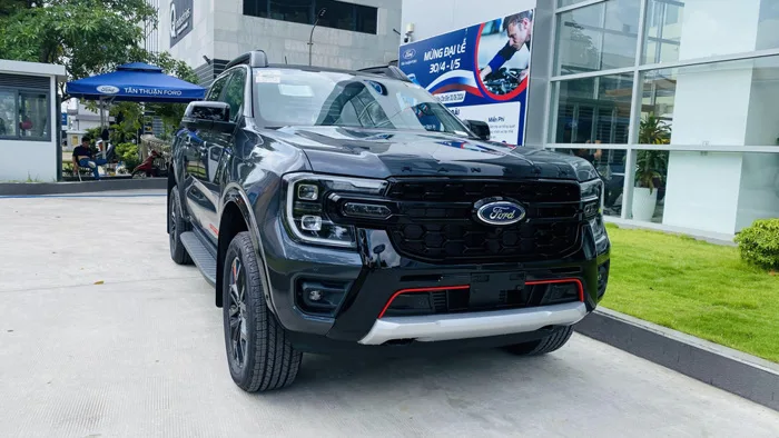 Ford Ranger StormTrak Màu Ghi Xám Sang Trọng Và Lịch Lãm - Ford Quận 7