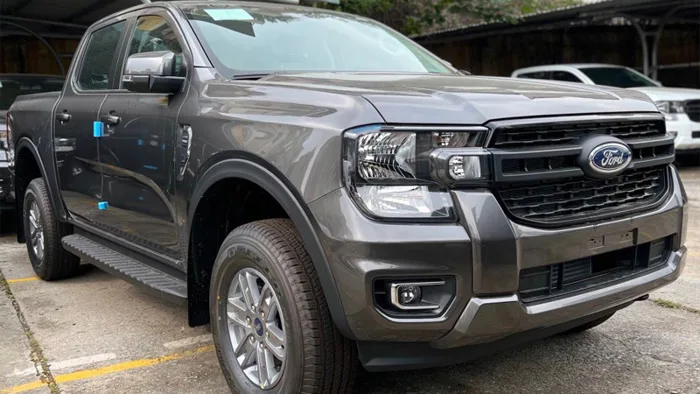 Ford Ranger XLS Màu Xám Mới - Hình Ảnh Thực Tế Màu Xám