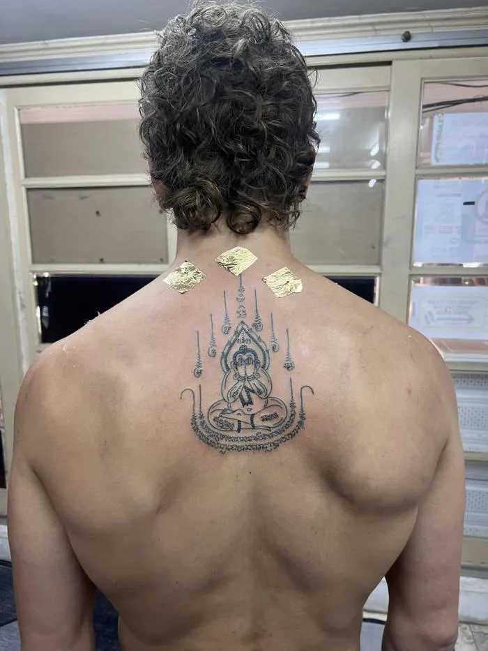 Hình xăm đầu tiên của tui, tui xăm sak yant ở Thái Lan, do Arjan Neng ở  arjanneg thai sakyant tattoo làm đó. : r/tattoos