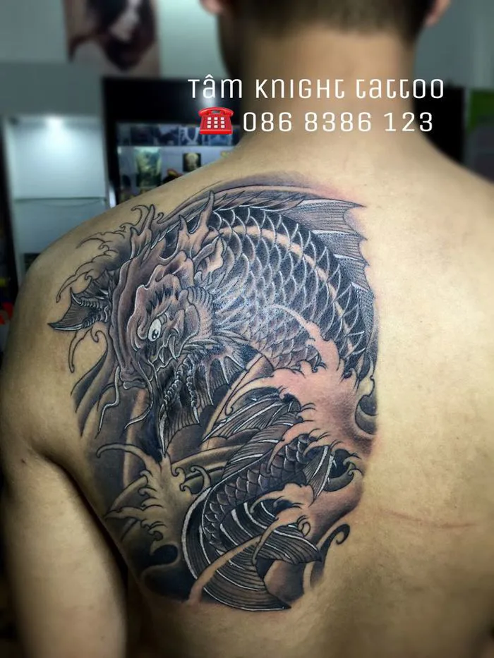 Hình xăm vai, hình xăm cá chép, hình xăm cá chép hoá rồng, hình xăm đen  trắng đẹp, hình xăm cho nam giới, hình xăm lưng, hình xăm phong thuỷ, hình  xăm