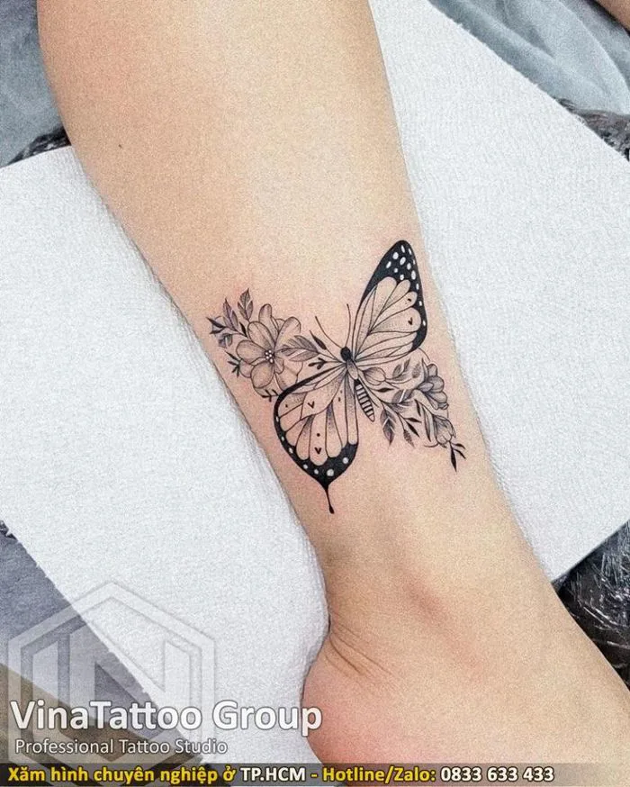 Những hình xăm bướm và hoa ở cổ chân (2)
