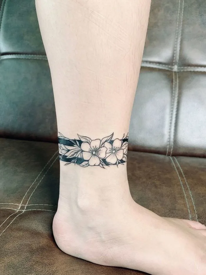 Tattoo vòng chân nữ
