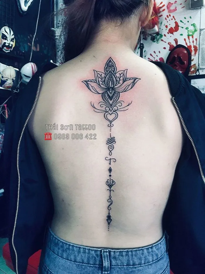 Hình xăm mandala , hình xăm đẹp cho nữ , hình xăm ở lưng , hình xăm ý nghĩa