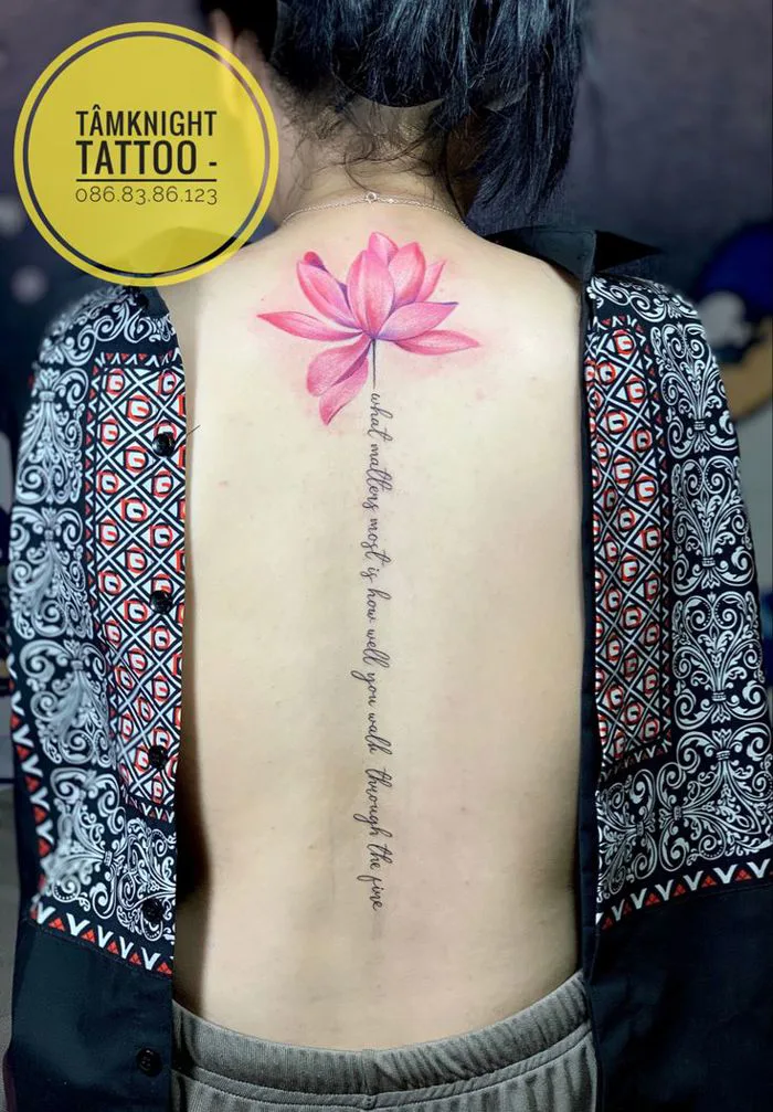 hinh-xam-doc-song-lung-nu-y-nghia-1