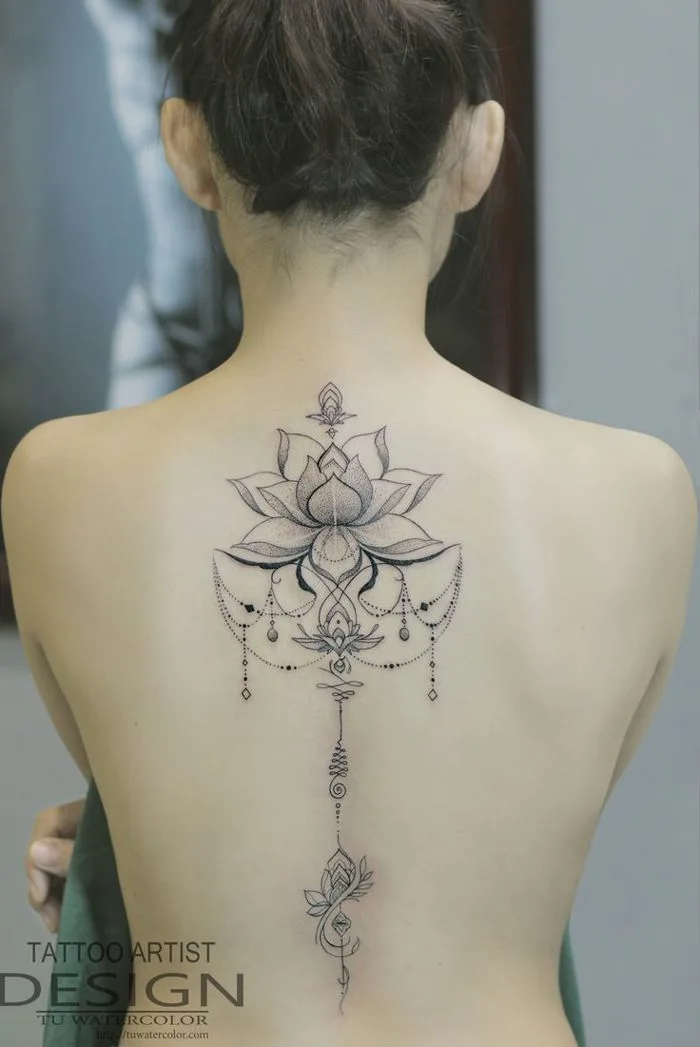 Lotus tattoo - Hình xăm hoa sen sống lưng - Tú Watercolor