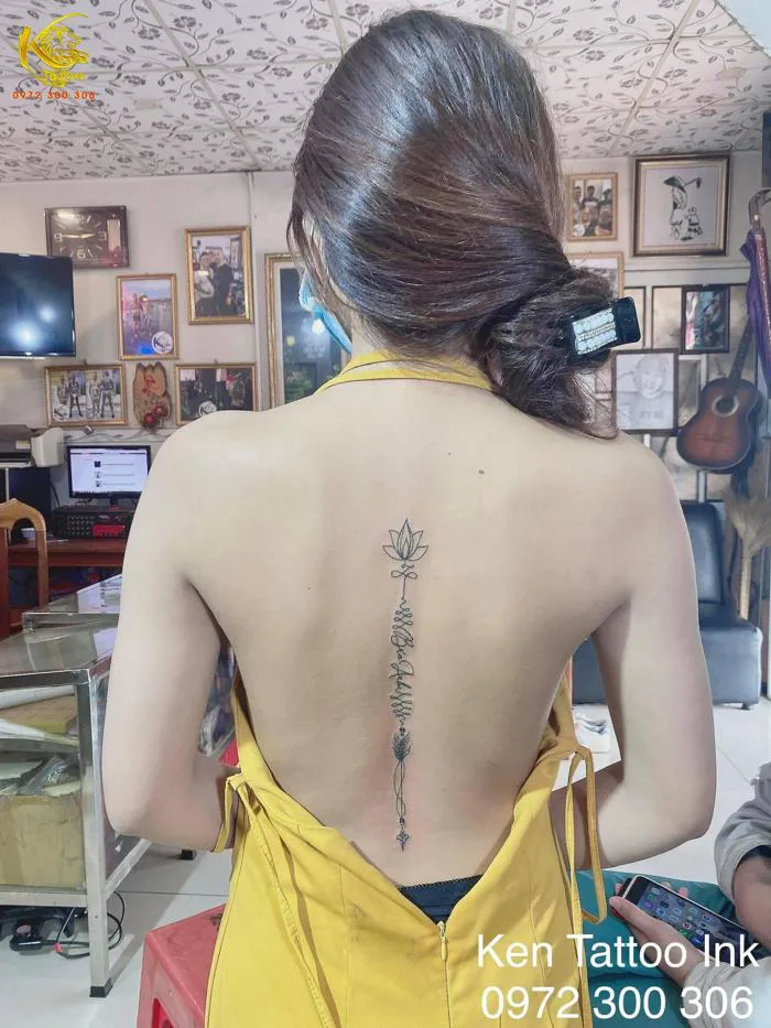 Hình xăm Chữ đẹp dọc sóng lưng -Ken Biên hòa Tattoo – Biên Hòa Tattoo