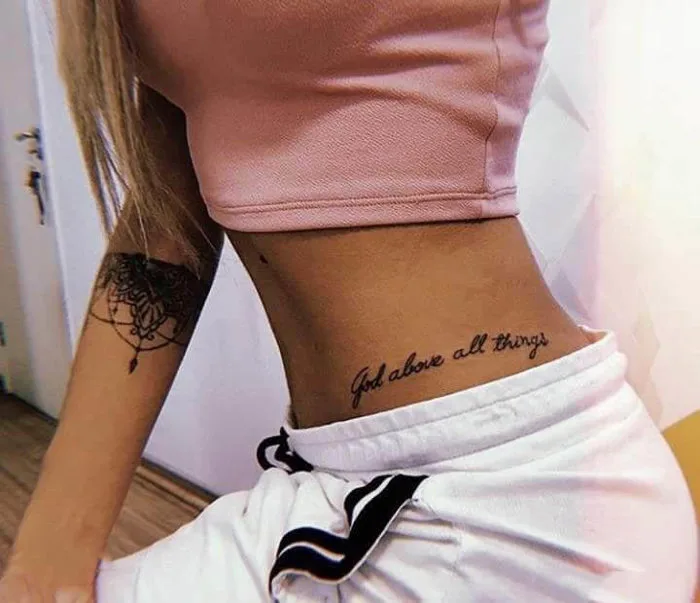 Hình xăm ở eo bụng đẹp và quyến rũ cho nữ
