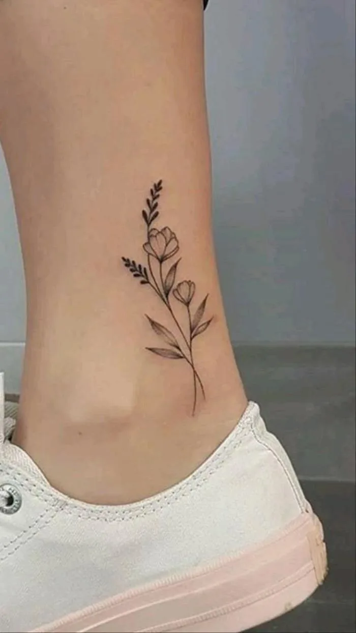 Tự tin khoe cá tính cùng 5 mẫu hình tattoo hoa đầy gợi cảm cho nàng