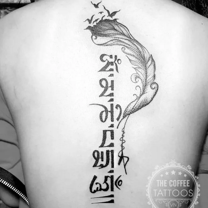 Om Mani Padme Hum là một câu thần chú tiếng Phạn, được xem là thần chú cầu  Quán Thế Âm Bồ Tát (Avalokiteshvara) và là thần chú quan trọng và lâu đời