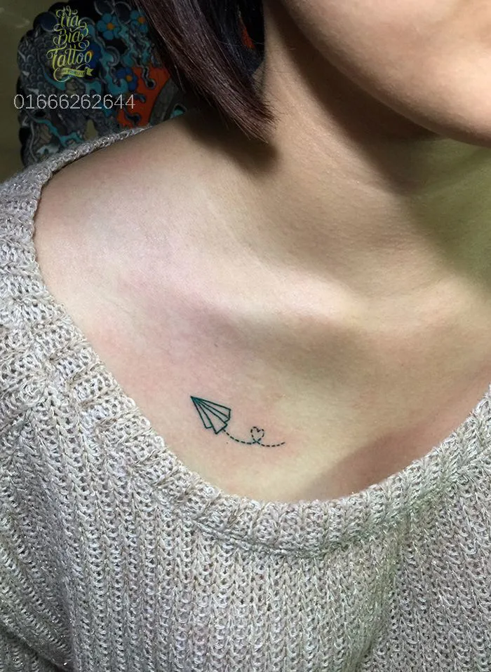 paper airplane tattoo, mini tattoo, tattoo for girl, tattoo, hình xăm nhỏ, hình  xăm đẹp, máy bay giấy, hình xăm, xăm nghệ thuật, hình xăm nữ, xăm xương  quai xanh, nabia tattoo.