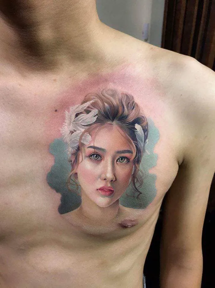 Lúc yêu đương, anh xăm hình bạn gái xinh như hot girl lên ngực, chia tay  rồi lại cho nàng 