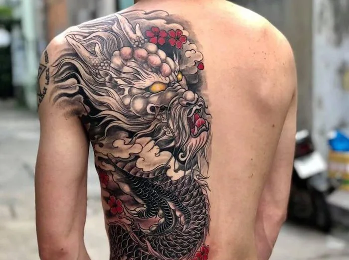 99+ hình xăm nửa lưng: đẹp, chất, ý nghĩa cho Nam, Nữ