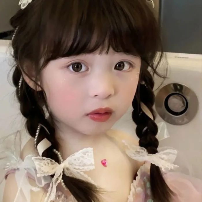 Kiểu Tóc Cho Bé Gái Đi Tiệc
