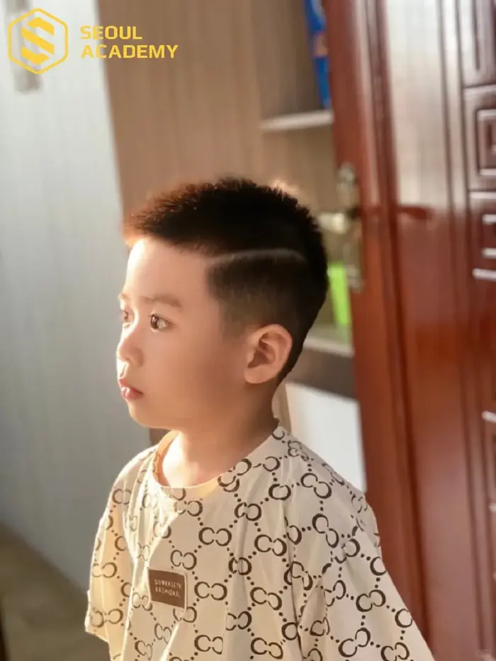 Gợi ý 20+ kiểu tóc đẹp cho bé trai 7 tuổi hottrend, đáng yêu nhất