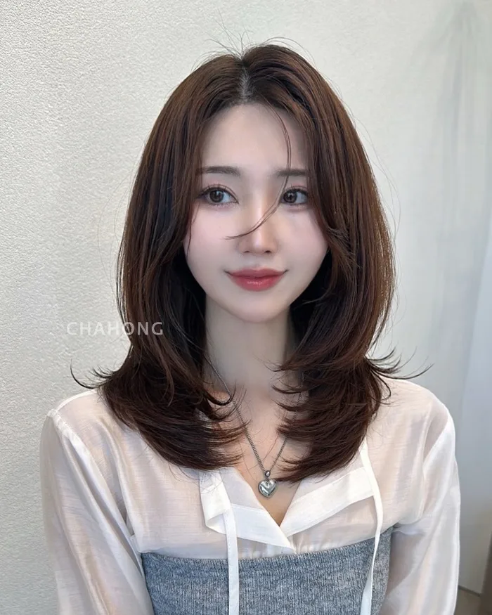 Tóc ngang vai cho nữ mặt tròn: 4 kiểu tóc ngang vai cho nàng sở hữu gương  mặt tròn