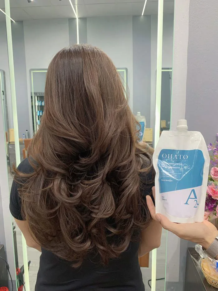 Hướng dẫn chọn thuốc uốn nóng an toàn giúp mái tóc giữ nếp đẹp và chắc khỏe  - OHATO Giúp các Salon tóc tại Việt Nam kinh doanh hiệu quả thông qua