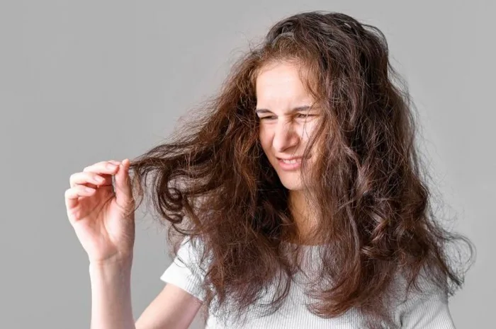 Chuyên gia salon khuyên gì khi tóc bị khô, xơ, rối sau hóa chất? - Thiên An  Cosmetics
