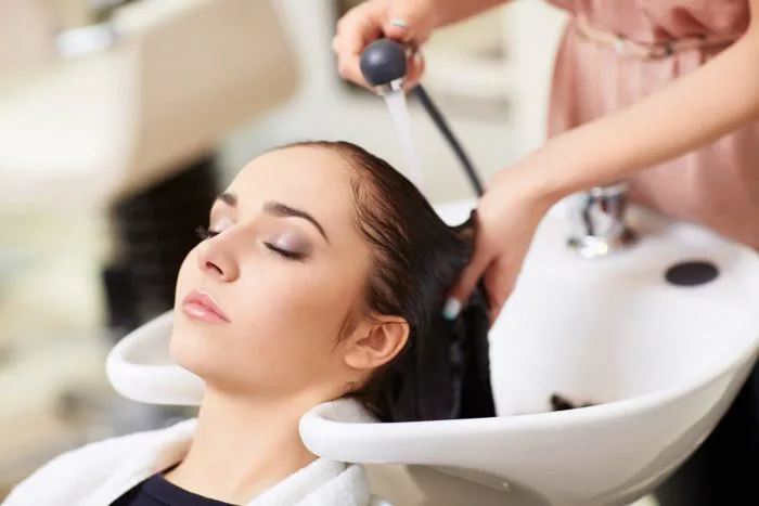 Uốn và duỗi tóc bao lâu thì gội đầu được? 10 lưu ý khi chăm sóc